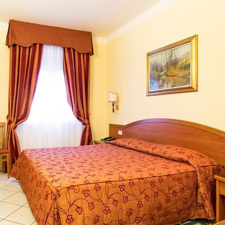 Hotel Ristorante Paladini Carisio Buitenkant foto
