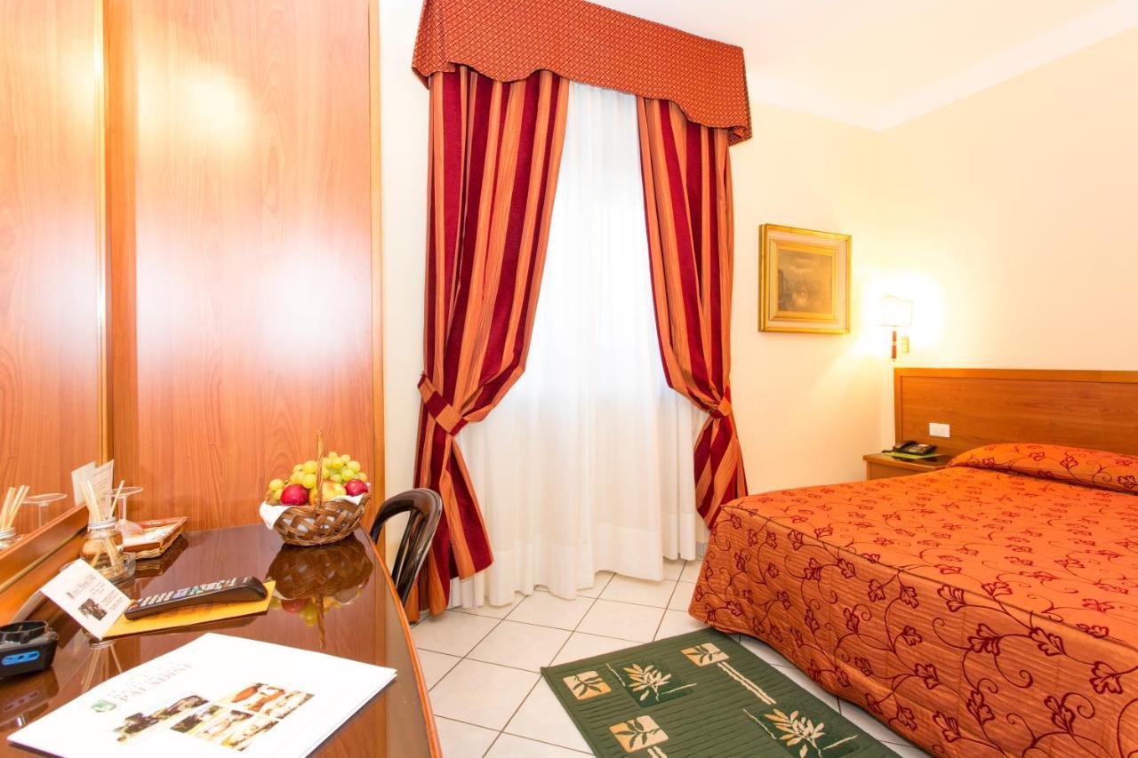Hotel Ristorante Paladini Carisio Buitenkant foto