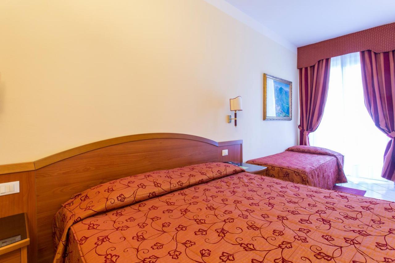 Hotel Ristorante Paladini Carisio Buitenkant foto