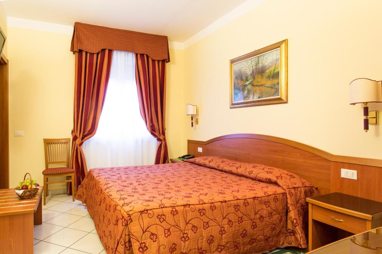 Hotel Ristorante Paladini Carisio Buitenkant foto