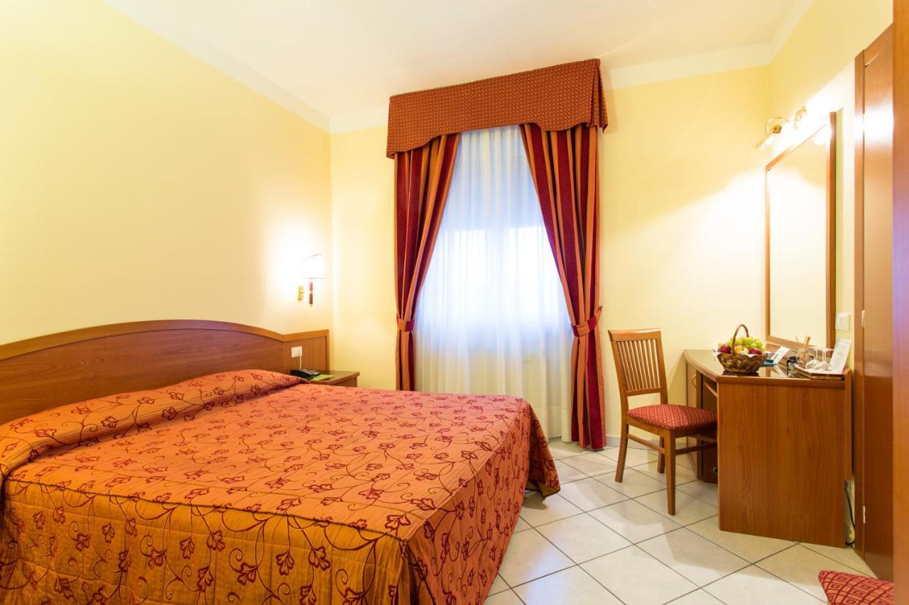 Hotel Ristorante Paladini Carisio Buitenkant foto