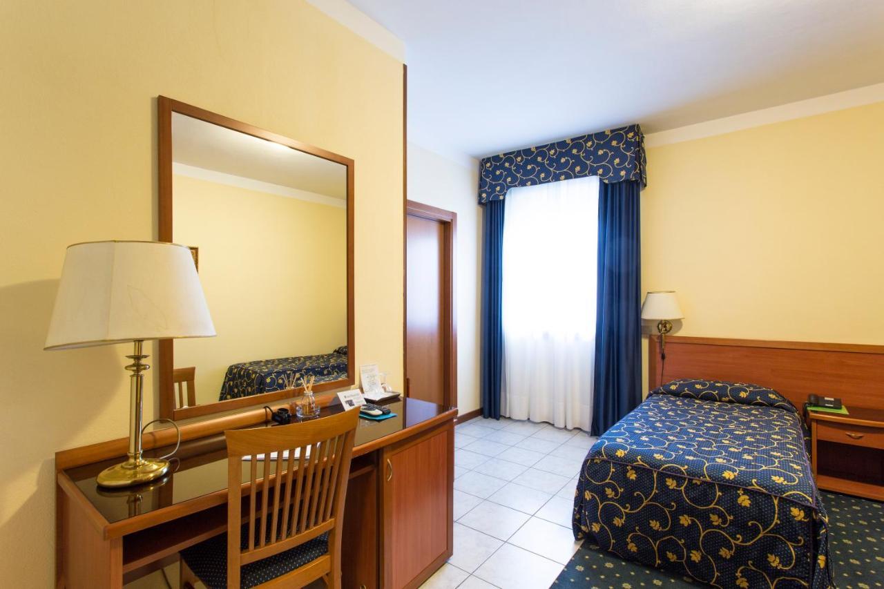 Hotel Ristorante Paladini Carisio Buitenkant foto